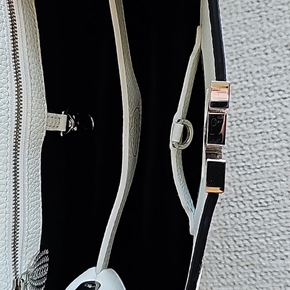 Limited Edition LVxYK 1 of 50 Made Capucines MM - Picture 12 of 13